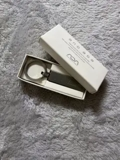 希少・非売品】Apple × MoMA コラボ キーリング（2005年） - メルカリ