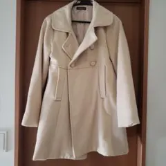 ベージュ ダブルブレストコート