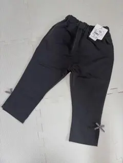 黒いフリル付きポケットハーフパンツ