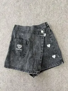 美品 ハート刺繍 薄手ブラックスカッツショートパンツデニム130センチ