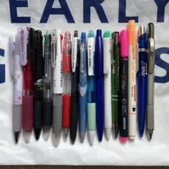 【USED】3色ボールペン4本＋単色10本＋ラインマーカー2本 計16本セット