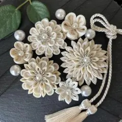 髪飾り773 成人式　卒業式　結婚式　前撮り　白とアイボリー