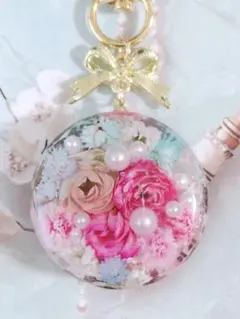 お花がたっぷり　春らしい　チャーム　キーホルダー