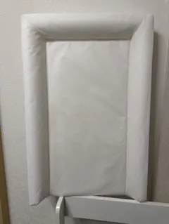 IKEA おむつ替えマット ホワイトのサムネイル
