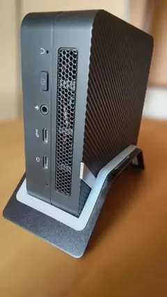 MINISFORUM UM560XT Ram16G m.2 512G