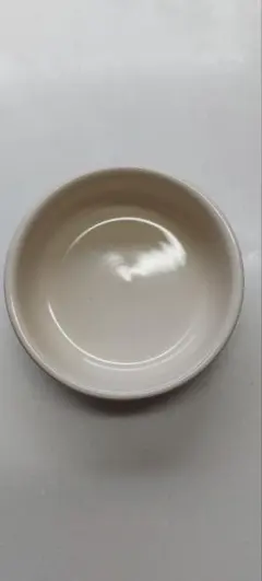ペット用　陶器製クリーム色の食器皿のサムネイル