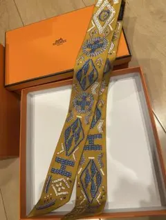 HERMES シルクスカーフ ビーズ装飾　ツイリー