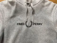 FRED PERRY ロゴ刺繍　フード スウェット 裏起毛  パーカー