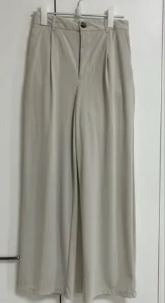 フォーマルにもOK ☘️GU ワイドレッグパンツ　ライトベージュ