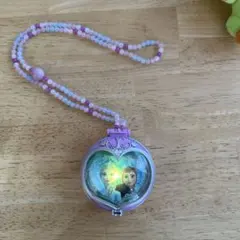 Disney Frozen II ハート型ペンダント