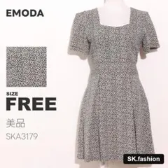 美品 EMODA ワンピース 膝丈　半袖　レオパード柄　パネルプリーツ　裏地付きのサムネイル