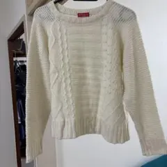 earth アイボリー ケーブルニットセーター