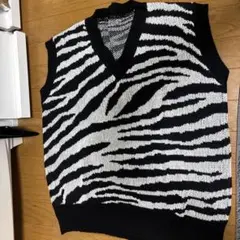 ゼブラ柄ニットベスト Vネック