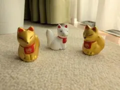 金色と白色の狐の置物3体セットのサムネイル