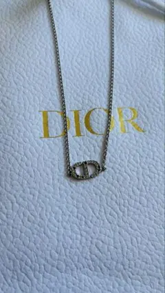 Dior ロゴネックレス シルバー