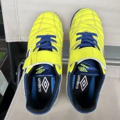 umbro イエロー ネイビー サッカーシューズ