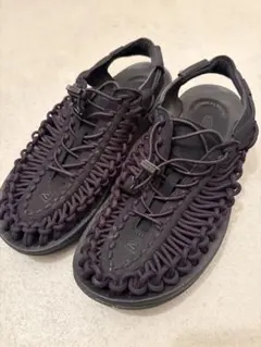 KEEN UNEEK サンダル ブラックのサムネイル