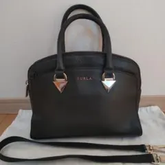 FURLA トライアングル金具 ブラック ショルダーバッグ ハンドバッグ