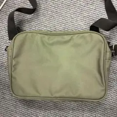 オリーブグリーン ショルダーバッグ 中型