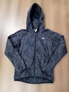 New Balance 迷彩柄ウィンドブレーカー