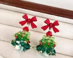 クリスマスツリー型ビーズピアス