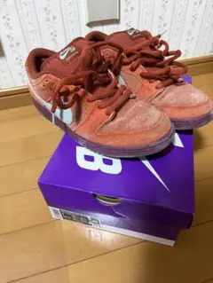ナイキ SB ダンク ロー ミスティックレッド
