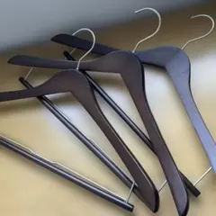 木製スーツハンガー 90本 大容量 ミニ粘着クリーナー付き - メルカリ