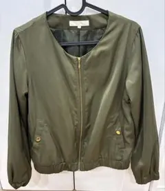 美品　grove ノーカラー ジップアップ ブルゾン カーキ Mサイズ　グリーン