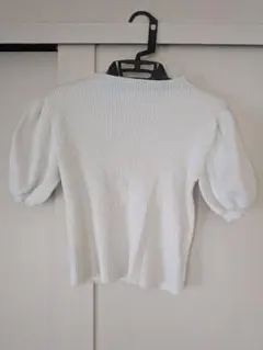 ホワイトリブ編みパフスリーブTシャツ