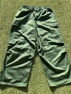 オリーブグリーン カーゴパンツ