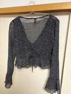 H＆M トップス 春 黒 花柄 未使用
