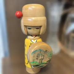 伝統的なこけし人形　こけし
