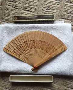 特選】 白檀扇 桐箱付き 透かし彫り 昭和 ヴィンテージ - メルカリ