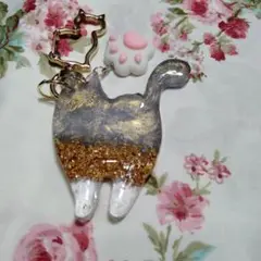 猫キーホルダー肉球チャーム付き