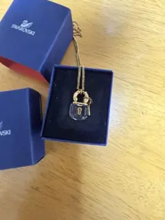 Swarovski ロックとキー ネックレス
