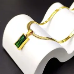 グリーンストーンのシンプルネックレス