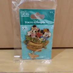 ディズニーストア 10周年 わんわん物語 ピンバッジ - メルカリ