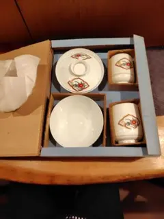 有田焼花柄の白磁食器セット