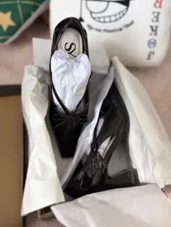 オデット　SY（シー）エナメル　バックストラップパンプス ブラックのサムネイル