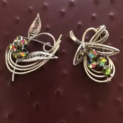 花モチーフ ブローチ カラフルストーン