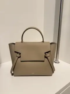 マイクロ ベルトバック　CELINE 10/2.3だけ早く荷物減らしたく値下げ！ Bag Review】CELINE ベルトバッグマイクロ/1ヶ月使ってわかった