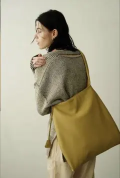 CLANEワイド トート バッグTRAPEZES WIDE TOTE BEIGEのサムネイル