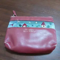 刺繍デザイン 赤いポーチ