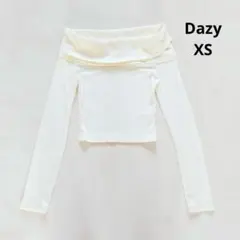 デイジー Dazy シーイン オフショルダーギャザークロップド丈ニット