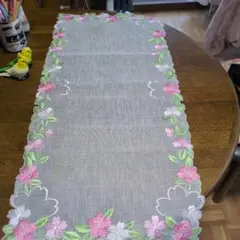花柄刺繍 テーブルセンター 長方形 近沢レース 縦　75センチ 横　35センチ