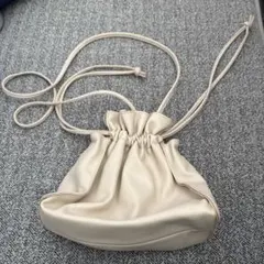 クリーム色 巾着型ショルダーバッグ
