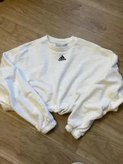 adidas ホワイト クロップドスウェット