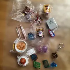 ミニチュア　ピンズ　食品　ポケモン　たまごっち　ドラクエ