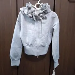 新品タグ付きSNIDELフリルパーカー