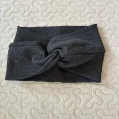 ダークグレー ツイストデザイン ヘアバンド